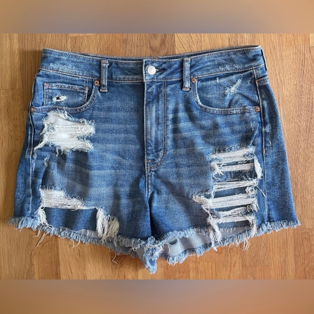 Size 12 | AE Curvy Denim ‘Mom’ Shorts | NWOT | Medium Wash
